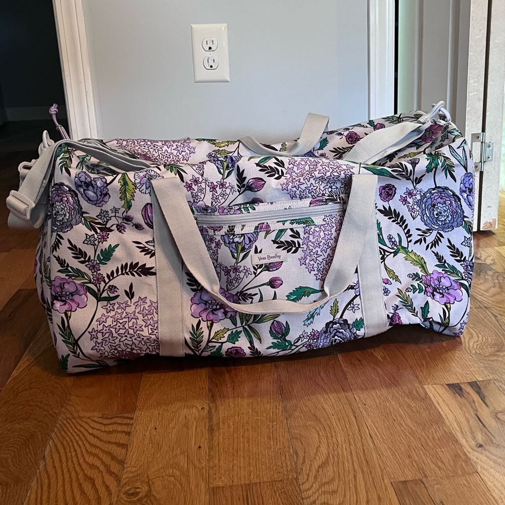 VERA BRADLEY OVERNIGHT TOTE BAG